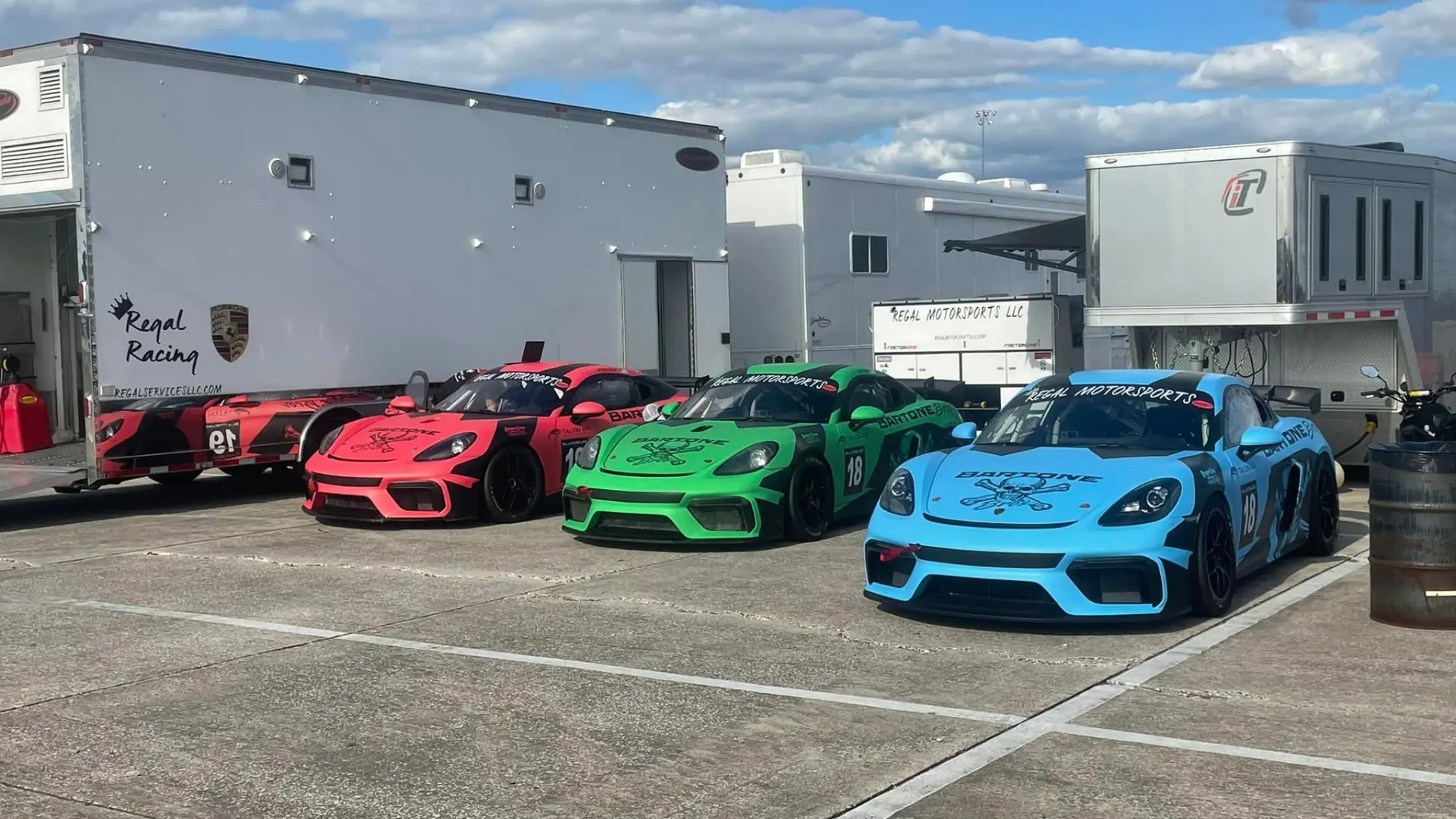 A group of cars parked in front of a building.